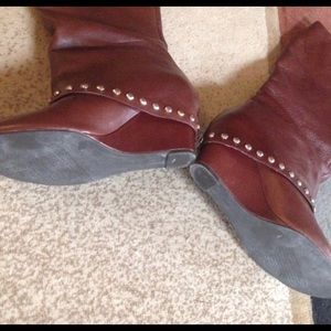 BCBG brown boots